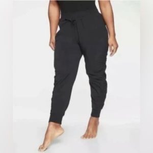 Athleta | Size 12 black Attitude ruched lightweight pant
